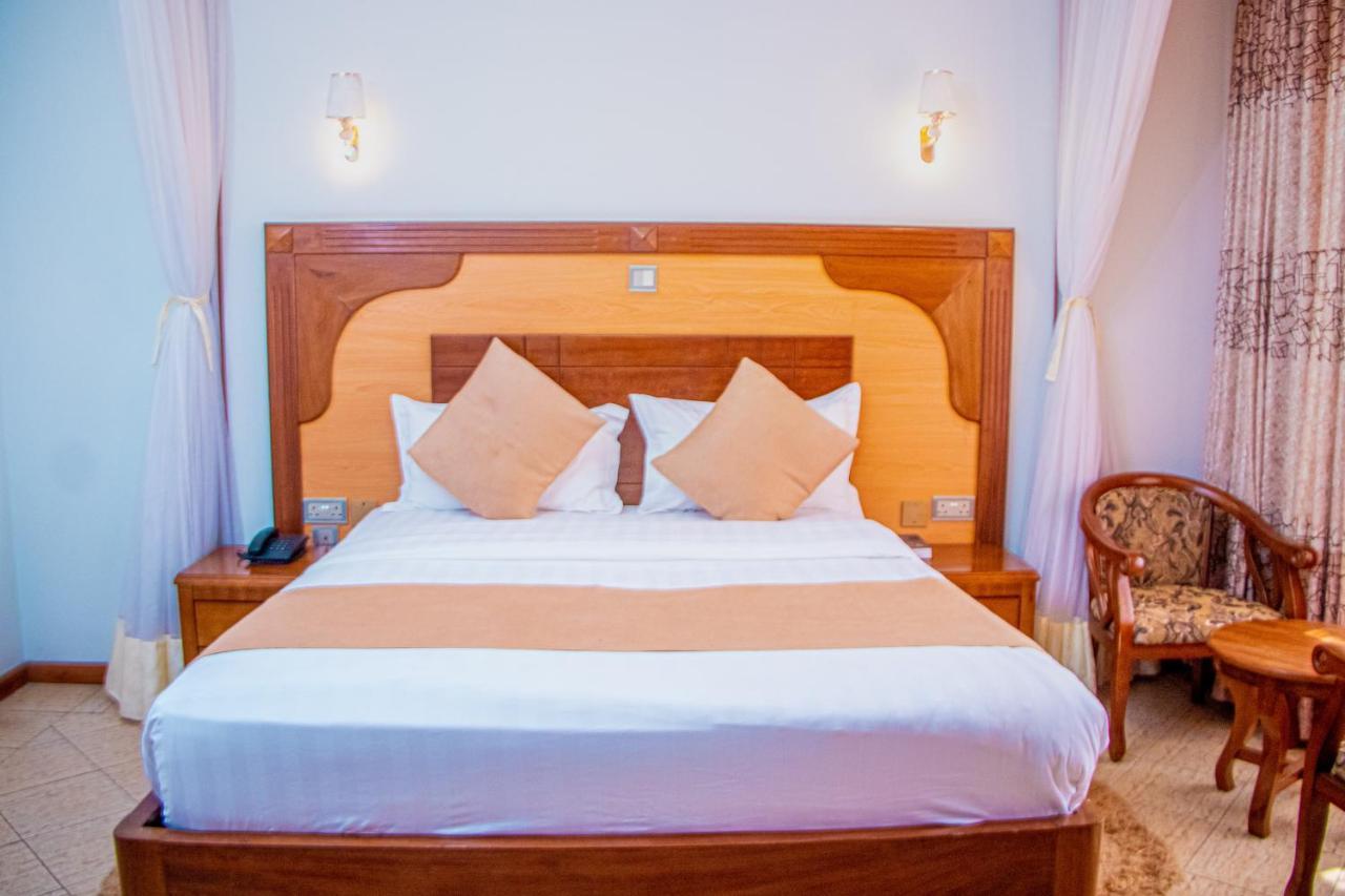 Grand Winston Hotel Nakuru Exteriör bild