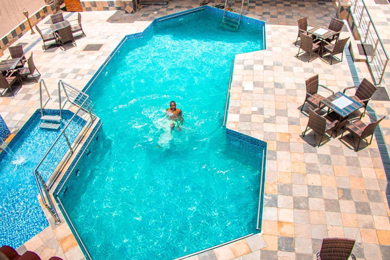Grand Winston Hotel Nakuru Exteriör bild