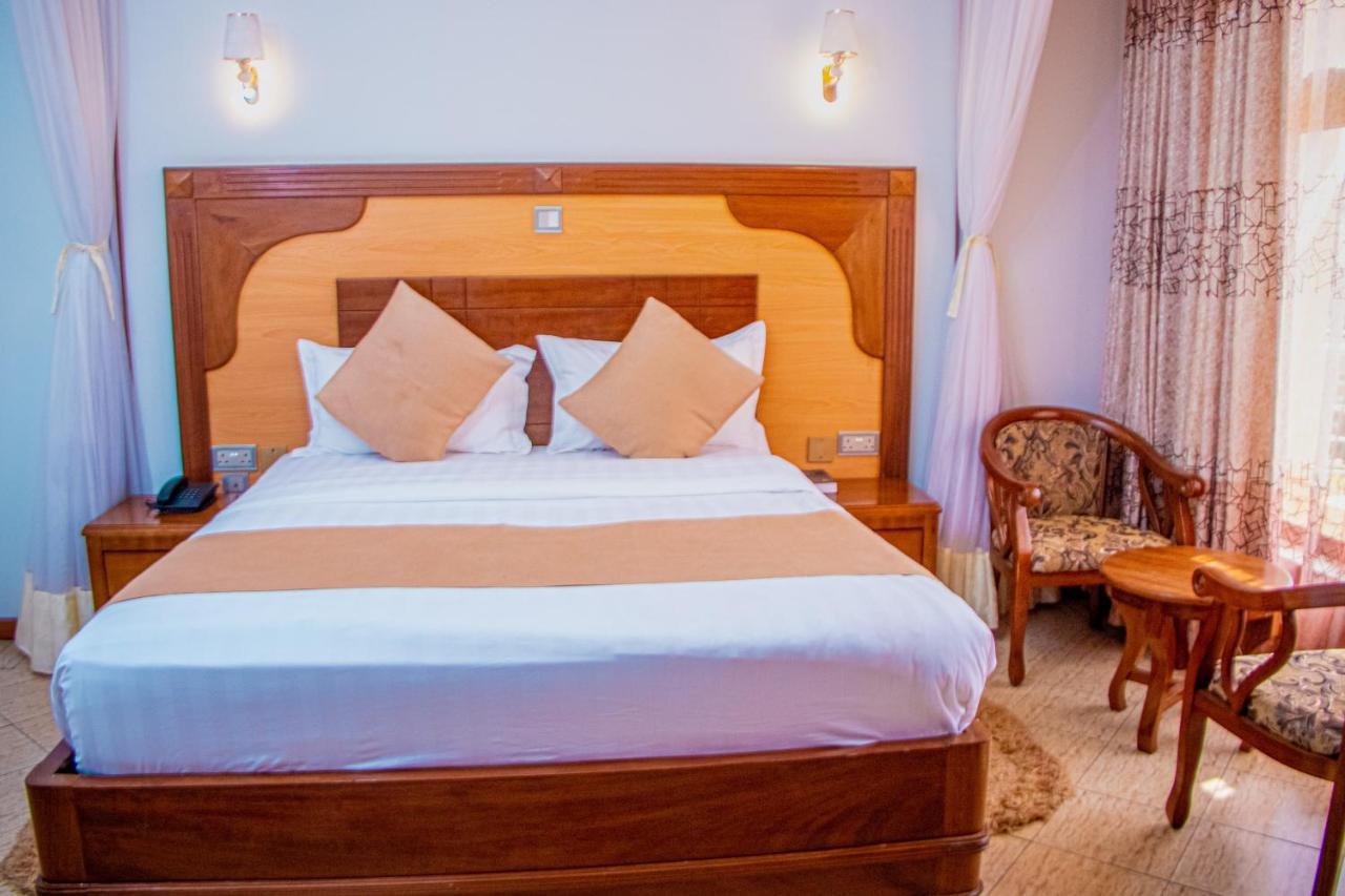 Grand Winston Hotel Nakuru Exteriör bild